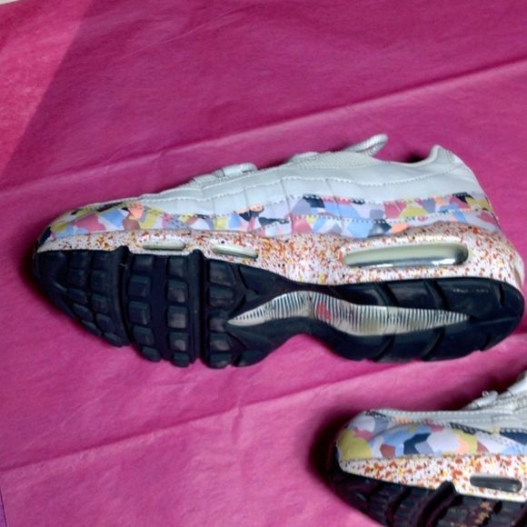 Nike Air Max Women's Sneakers Size 9.5 in Good Condition - Picture 3 of 8